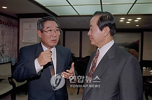1992년 9월3일 김영삼(오른쪽) 민자당 총재와 김용태 원내총무 [연합뉴스 자료사진]