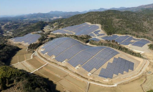 한화큐셀 태양광 모듈을 사용해 2015년 운전을 개시한 한화에너지재팬의 일본 오이타현 기쓰키 태양광발전소 모습. 한화큐셀재팬 제공