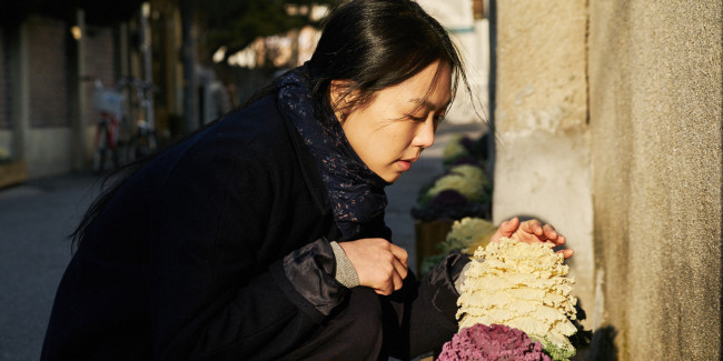 A scene from “On the Beach At Night Alone” starring Kim Min-hee (Contents Panda/Finecut)