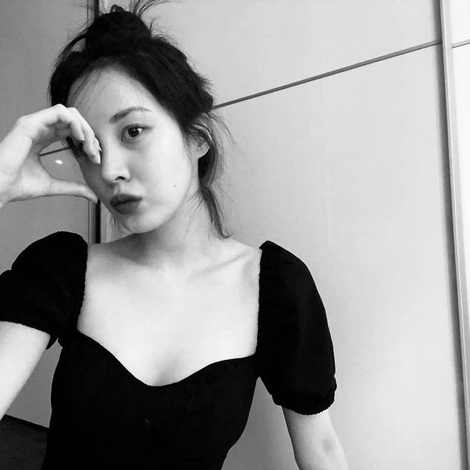 Group Girls Generation member and actor Seohyun reported the alluring current situation.Seohyun posted several photos on his Instagram account on April 26 with black heart emojis.In the open photo, Seohyun is staring at the camera with an attractive expression wearing a blouse with a shoulder and a long neckline.The colorful beauty that comes out of black and white also thrilled the fans.Actor Lee Cheong-aa, who encountered the post, commented, Even if it is black and white, it is bright.Meanwhile, Seohyun made his debut as Group Girls Generation in 2007; he has been performing in parallel since the SBS drama Devotion in 2013.Last year, he appeared on JTBCs Hello Dracula and Private Life.