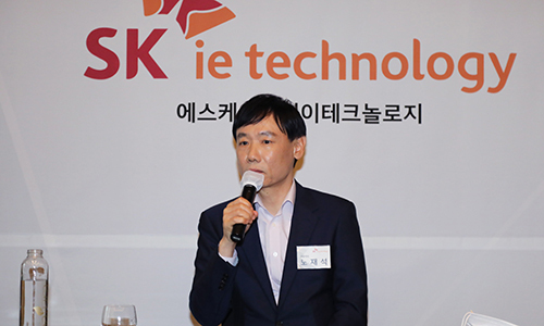 노재석 SKIET 대표가 22일 서울 여의도 콘래드 호텔에서 열린 SK아이이테크놀로지(SKIET) 기업공개(IPO) 간담회에서 질문에 답하고 있다. 연합뉴스