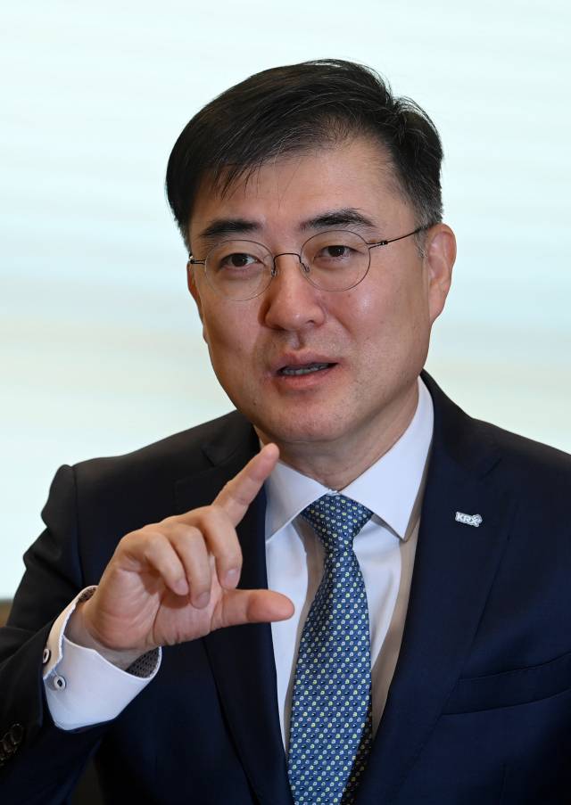 20일 서울 여의도 한국거래소에서 손병두 이사장이 본지와 인터뷰를 갖고 있다./성형주기자 2021.04.20