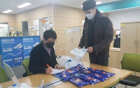 최근 여러 지자세에서는 '처치곤란' 아이스팩을 수거해 소독한 뒤 재사용하는 제도를 운영하고 있다. 사진 마포구