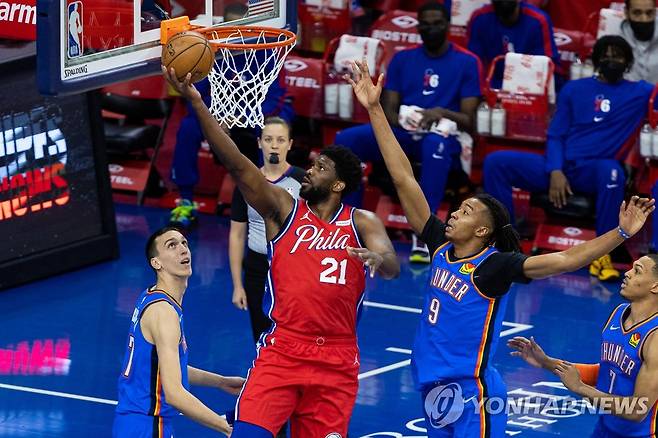 필라델피아 조엘 엠비드의 슛 [Bill Streicher-USA TODAY Sports/로이터=연합뉴스]