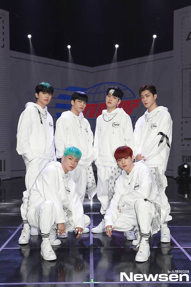 Group ONF Regular 1 Repackage Album CITY OF ONF The media showcase commemorating the release of the album was held online on April 28th in the afternoon of Corona 19.On this day, ONF (Hyojin, Ession, Jayers, Wyatt, MK, and Yu) poses during photo time.Photos