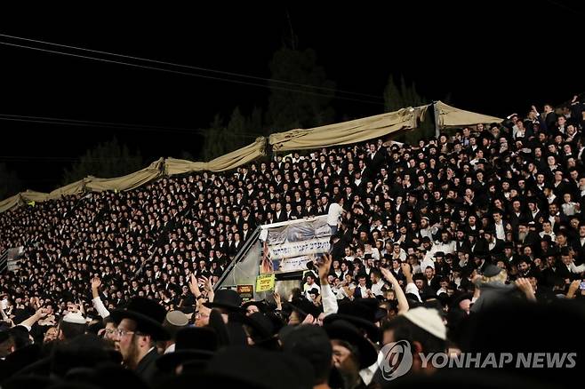 '라그바오메르' 참석한 유대인들 [로이터=연합뉴스]