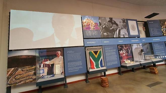 '자유의 날'을 하루 앞둔 프리덤파크 박물관 내부 (프리토리아=연합뉴스) 김성진 특파원 = 지난 26일(현지시간) 남아프리카공화국 수도 프리토리아에 있는 프리덤파크 박물관의 내부 전시물 중 하나. 2021.5.1 sungjin@yna.co.kr