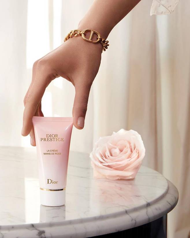 디올 프레스티지 라 크렘므 망 드 로즈 50mL 9만원.