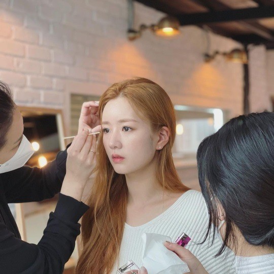On Thursday, Yoon Bomi posted a photo through a personal Instagram account; in the open photo, Yoon Bomi is getting makeup.Kim Nam-joo, a member who saw this, laughed and commented, Oh who is it?Yoon Bomi is appearing on the Channel A entertainment program Seed Food Delivery Sea Market.sympathy media