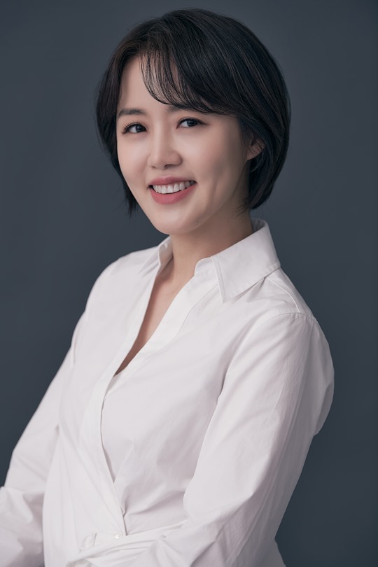 Broadcaster Lee Ha Jung has released a new Profile photo in 15 years.On the 4th, his agency, Lyn Branding, released a profile photo of Lee Ha Jungs various charms through official SNS.The photo was released by Lee Ha Jung, a new profile shot 15 years after MBC announcer.In the photo wearing a white shirt, it showed a clean yet innocent charm, and in the photo wearing a purple knit, it attracted attention with a comfortable yet youthful appearance.In addition, through the beige color blouse fashion, it showed both Elegance and intellectual charm at the same time.On the other hand, Lee Ha Jung showed the charm of reversal through the entertainment program, and it is getting hot response by showing the real and realistic parenting mom through YouTube channel Lee Ha Jung.Star* Star is reported to have suffered from school violence of entertainers and entertainment workers.To date, we have received reports on stars and other stars who have been suspected of school violence.STAR school violence report 1-1 open chat chat chat chat chat (https://open.kakao.com/o/sjLdnJYc) please contact us.