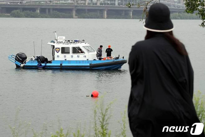 한밤중 서울 반포한강공원에서 잠들었다가 실종된 대학생 손 씨가 실종 엿새째인 지난달 30일 오후 서울 반포한강공원 인근에서 숨진채 발견됐다. /사진=뉴스1