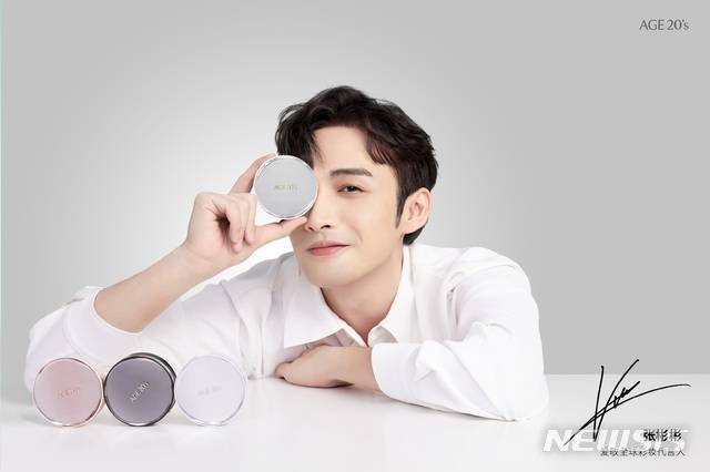 [서울=뉴시스]애경산업 'AGE 20's' 중국 모델 장빈빈 화보