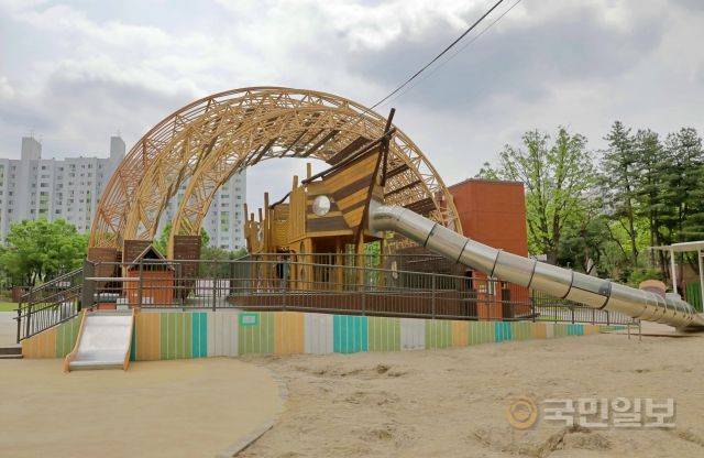 통합놀이터인 양천구 쿵쾅쿵쾅 꿈마루놀이터