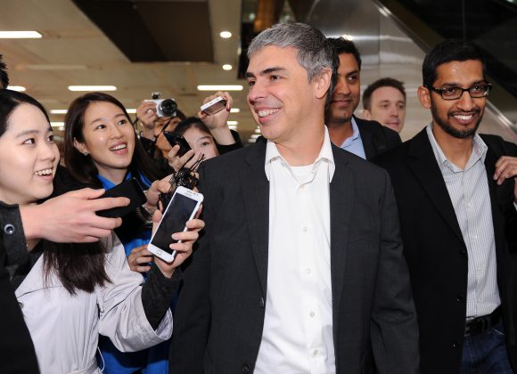 구글 창업자 래리 페이지가 2013년 김포공항으로 입국하고 있다.[사진=뉴스1]