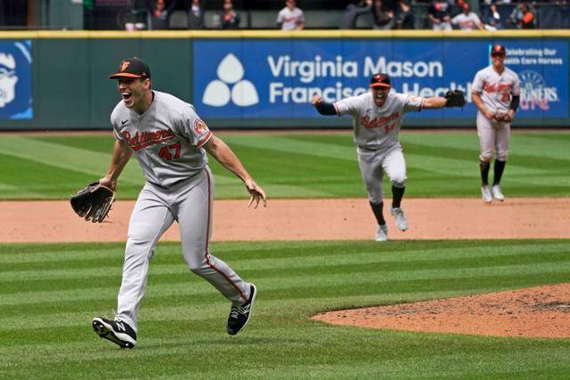 볼티모어 존 민스가 6일 미국 워싱턴주 시애틀 T-모바일 파크에서 열린 시애틀전에서 노히트노런을 달성한 후 환호하고 있다. 시애틀=AP 연합뉴스