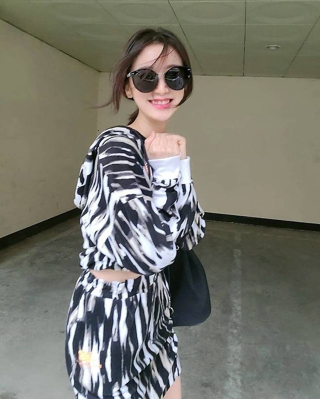 Wyeolim, a former member of the group Wonder Girls, reported on his recent situation.On May 6, Wu Hyelim posted several photos on his instagram with an article entitled I want to travel # Imagination Happiness.In the open photo, Wu Hyelim is posing with sunglasses wearing a unique pattern of training suits and tops.The slender body and white skin stand out and create a lovely atmosphere.It seems that the difficulty of Travel has become difficult with Covid19, which has already been going on for more than a year.The netizens who encountered it commented, It is so beautiful and Covid please disappear.Meanwhile, Wu Hyelim made his debut in 2010 as a member of the group Wonder Girls; since then, he has been working with singers in parallel.Last year, he succeeded in marriage with Shin Min-chul, a Taekwondo player, after a long love affair.These couples have appeared in MBC entertainment Brooked is Losing and have released their daily life and marriage preparation process.