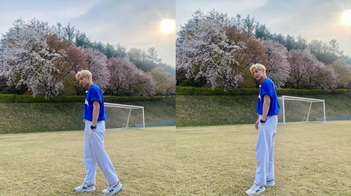Group BtoB Lee Min-hyuk has shared a dazzling current situation.Today (7th) Lee Min-hyuk posted a photo on his social media channel.Lee Min-hyuk in the public photo caught the eye by taking a full-length shot in a casual costume.In particular, Lee Min-hyuk snipped at the womans heart, sporting a long glee and day-to-day more handsome visuals under the calm Spring sunshine.Meanwhile, BtoB, which Lee Min-hyuk belongs to, is active on Mnet Kingdom: Legendary War, which is broadcast every Thursday at 7:50 pm, and is performing various stages.