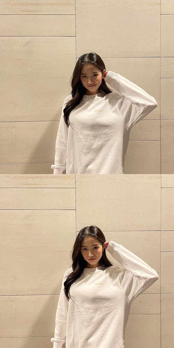 Kim Hye-yoon posted two photos on his Instagram on the afternoon of the 7th with  emoticons.Kim Hye-yoon is wearing a white one-man T-shirt in the public photo, which captivated fans by highlighting her innocence.Meanwhile, Kim Hye-yoon will meet with viewers in the JTBC new drama Snowdrop, which is scheduled to be broadcast in the second half of this year, as a telephone operator at Lake Womens University who gave up college because there was no tuition in the poor family environment.