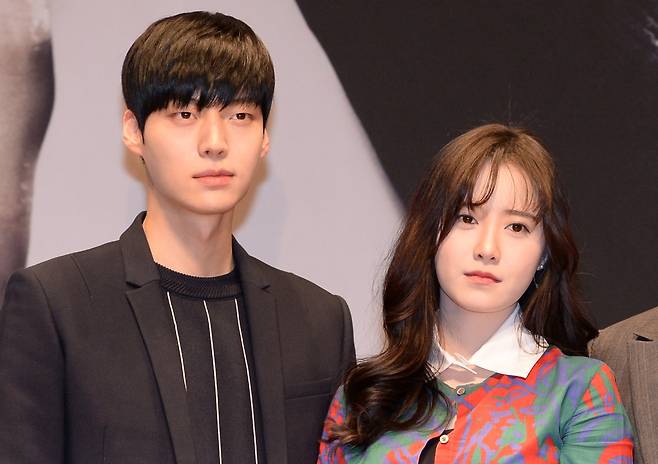 배우 안재현(왼쪽)과 구혜선은 판타지 의학드라마 '블러드'에서 각각 대형 병원을 운영하는 기업 회장의 조카와 천재 뱀파이어 외과의사로 열연하며 인연을 맺었다./사진=KBS '블러드' 제공