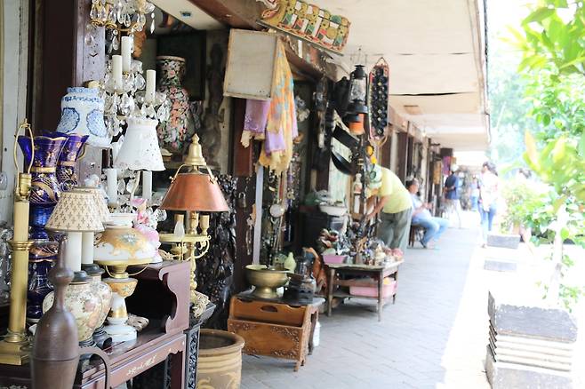 '잘란 수라바야'의 골동품 가게들 [자카르타=연합뉴스]