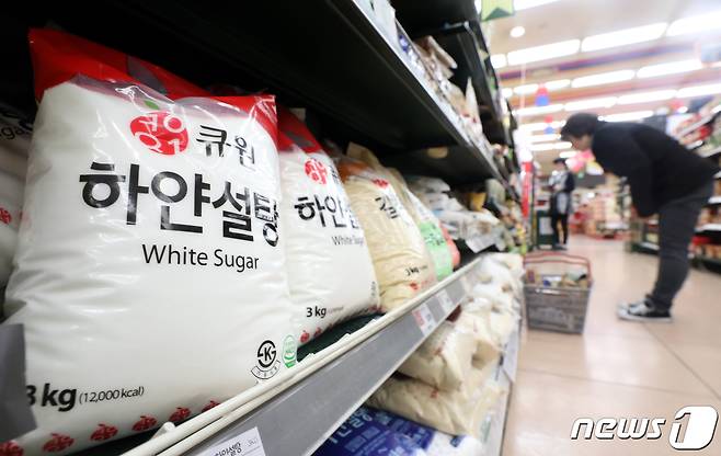대형마트의 설탕 판매대 모습.2019.2.18/뉴스1 © News1 이광호 기자