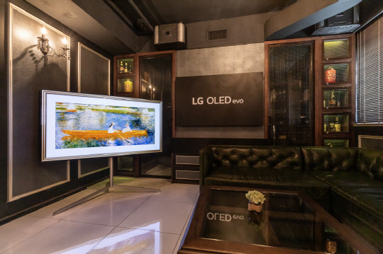 LG전자 대형 OLED TV. <LG전자 제공>