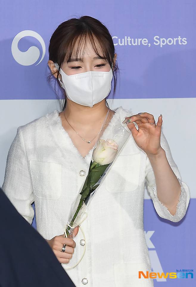 Girl group Loona Chuu attended the 2021 Foreign Cultural Promotion Ambassador Commendation Ceremony held at the Seoul Museum of Contemporary Art, Sogyeok-dong, Jongno-gu, Seoul on the afternoon of May 10.