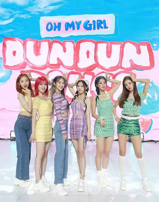 왼쪽부터 오마이걸 아린, 승희, 지호, 효정, 비니, 유아. WM엔터테인먼트 제공