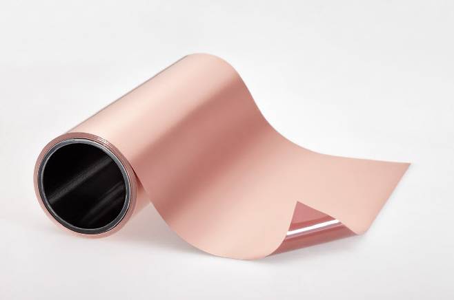 ▲솔루스첨단소재 유럽법인 CFL이 제조한 동박. (사진=솔루스첨단소재)