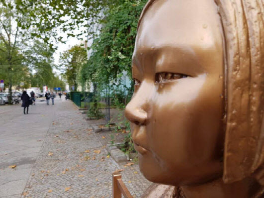 독일 베를린 소녀상 눈가에 맺힌 빗물(사진=연합뉴스)