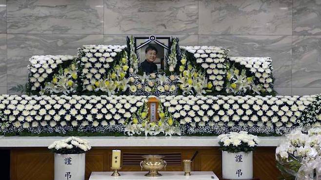 12일 서울 성모병원에 마련된 고 이춘연 씨네2000 대표의 빈소 모습. 지난 11일 갑작스럽게 별세한 이춘연 대표의 장례는 영화인장으로 치러질 예정이다. 장례준비위원회 제공.