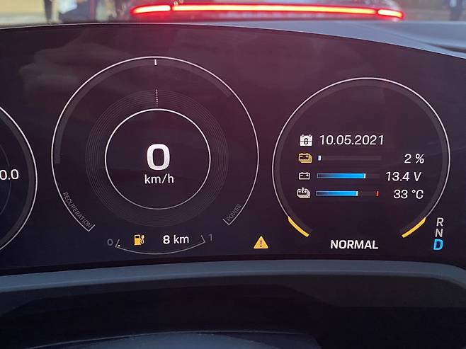 The Porsche Taycan 4S display shows 2 percent battery remaining and mileage of 8 kilometers, after being driven about 350 kilometers on a single charge Monday. (Jo He-rim/The Korea Herald)