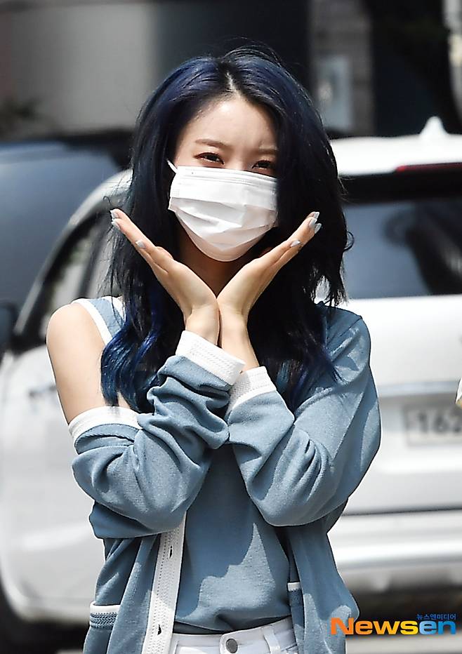 Singer OH MY GIRL (Choi Hyo-jung, Mimi, Infant, Seung-hee, Ji-ho, Arin, Binnie) enters the Mok-dong SBS station to attend SBS Power FM Dooshi Escape Cult show on May 13.