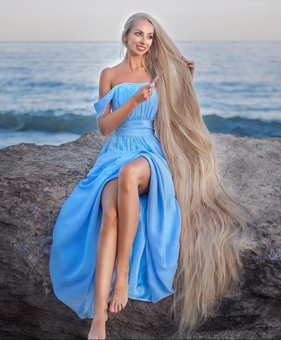 동화속 라푼젤처럼 머리를 길러 머리길이가 무려 180cm나 되는 우크라이나의 알레나 크라브첸코 /사진=뉴스1