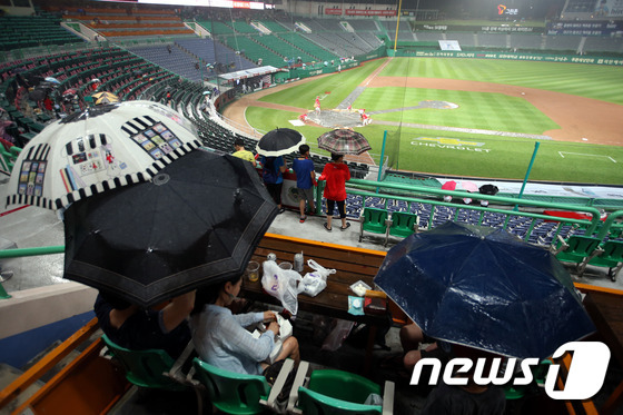 KBO리그 문학 두산-SSG전이 우천 취소됐다. © News1 이광호 기자