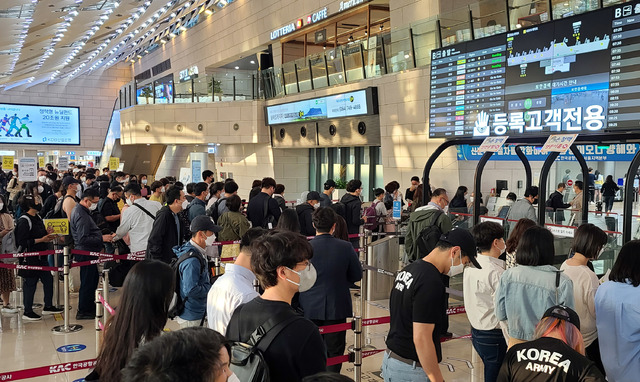 [서울=뉴시스]홍찬선 기자 = 사진은 지난 13일 김포공항 국내선 출발장의 모습. (사진=독자 제공) 2021.05.14. photo@newsis.com *재판매 및 DB 금지