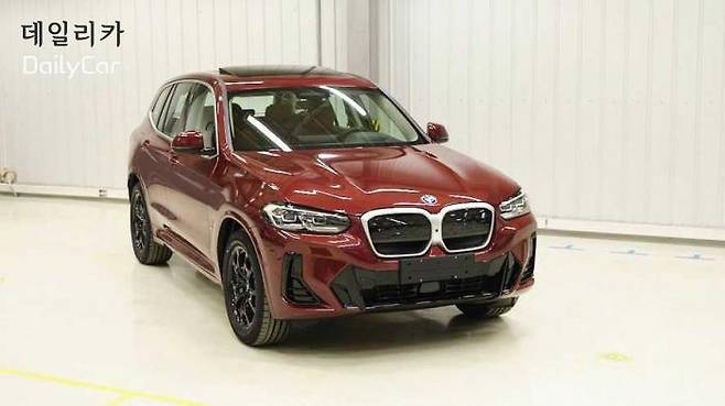 BMW, 2022년형 iX3 LCI </figcation>