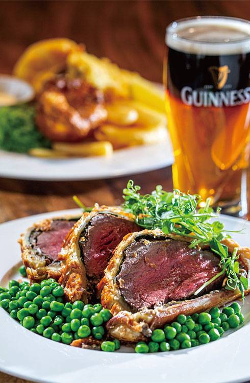 플레눼 비프웰링턴과 피시&칩스. 사진 조선일보 DB