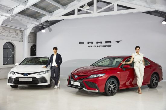 토요타코리아가 18일 상품성을 강화한 2022년형 뉴 캠리(New Camry)를 공식 출시하고 본격적인 판매에 돌입했다.

사진제공=토요타코리아