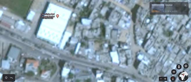 구글 위성지도인 '구글어스'로 본 팔레스타인 가자지구의 팔레스타인 적십자병원 인근 지역. 건물이 뭉개져보이고 차량은 식별이 어렵다. /구글어스