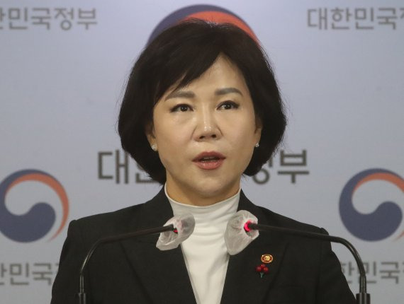 서울 전현희 국민권익위원회 위원장이서울 종로구 정부서울청사 합동브리핑실에서 2020 청렴도 측정 결과 브리핑을 하고 있다./사진=뉴시스