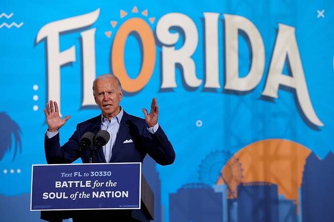 조 바이든 미국 민주당 대선후보가 지난 10월29일(현지시각) 플로리다주 페어그라운드에서 연설하고 있다. 플로리다주/AP 연합뉴스