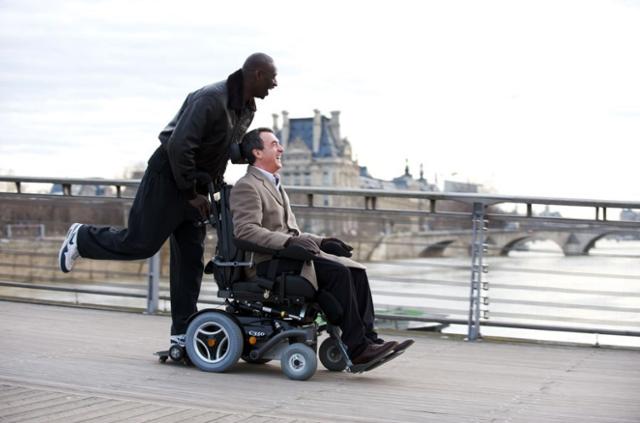 장애를 가진 백만장자와 그를 돌보는 무일푼 간병인과의 우정을 그린 2012년 프랑스 영화 '언터처블: 1%의 우정'. 서로의 장벽과 상처를 치유한 건 결국 서로의 속마음을 알아주고 포용한 것이었다. (주)NEW 제공