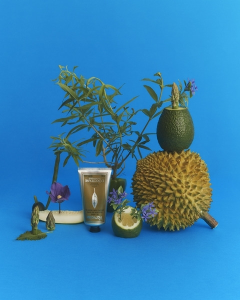 [서울=뉴시스]록시땅 ‘Collected Pieces of Nature: Art of Hand cream’의 ‘Greeny Summer’