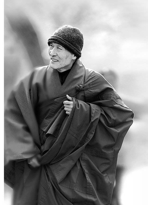 법정 스님은 사단법인 '맑고 향기롭게'를 통해 "마음을, 세상을, 자연을 맑고 향기롭게" 만드는 운동을 펼쳤다. 지금도 '맑고 향기롭게'는 그 유지를 잇고 있다. [중앙포토]