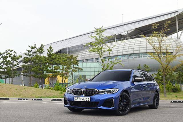 BMW M340i xDrive 투어링은 퍼포먼스와 실용성, 그리고 기능의 절묘한 밸런스를 자랑한다.