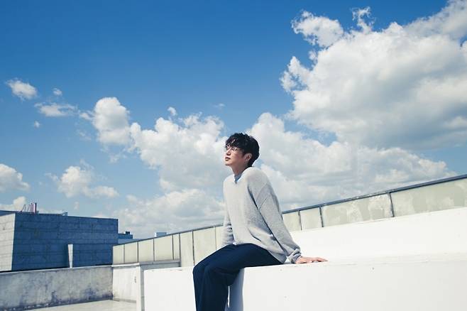 21일 오후 6시 정규 8집 ‘시옷’을 내는 성시경.