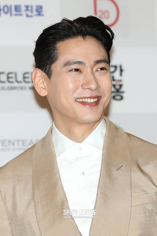 The 9th South Korea Arts and Culture Awards Red Carpet event was held at the Ramada Hotel in Samseong-dong, Gangnam-gu, Seoul on the afternoon of the 20th.Actor Teo Yoo poses=Seoul,