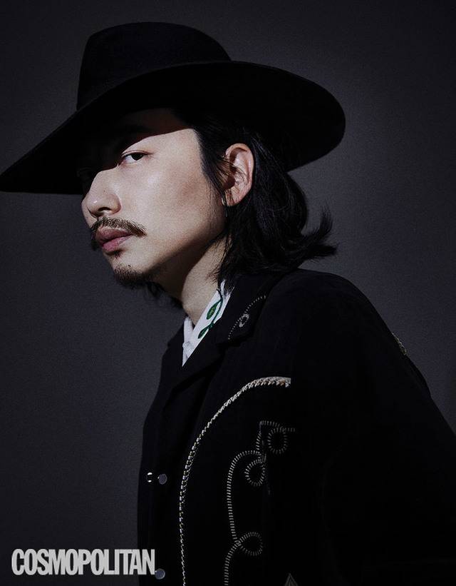 [서울=뉴시스] 배우 이동휘 화보. 사진 = 코스모폴리탄. 2021.5.21. photo@newsis.com