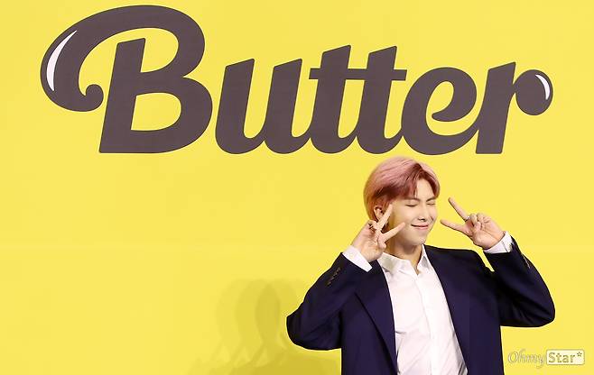 Butter, which will be released worldwide on the 21st, is a dance pop-based, bright and cheerful Summer Song, and will be the first stage at the 2021 Billboard Music Awards held on the 23rd (local time).